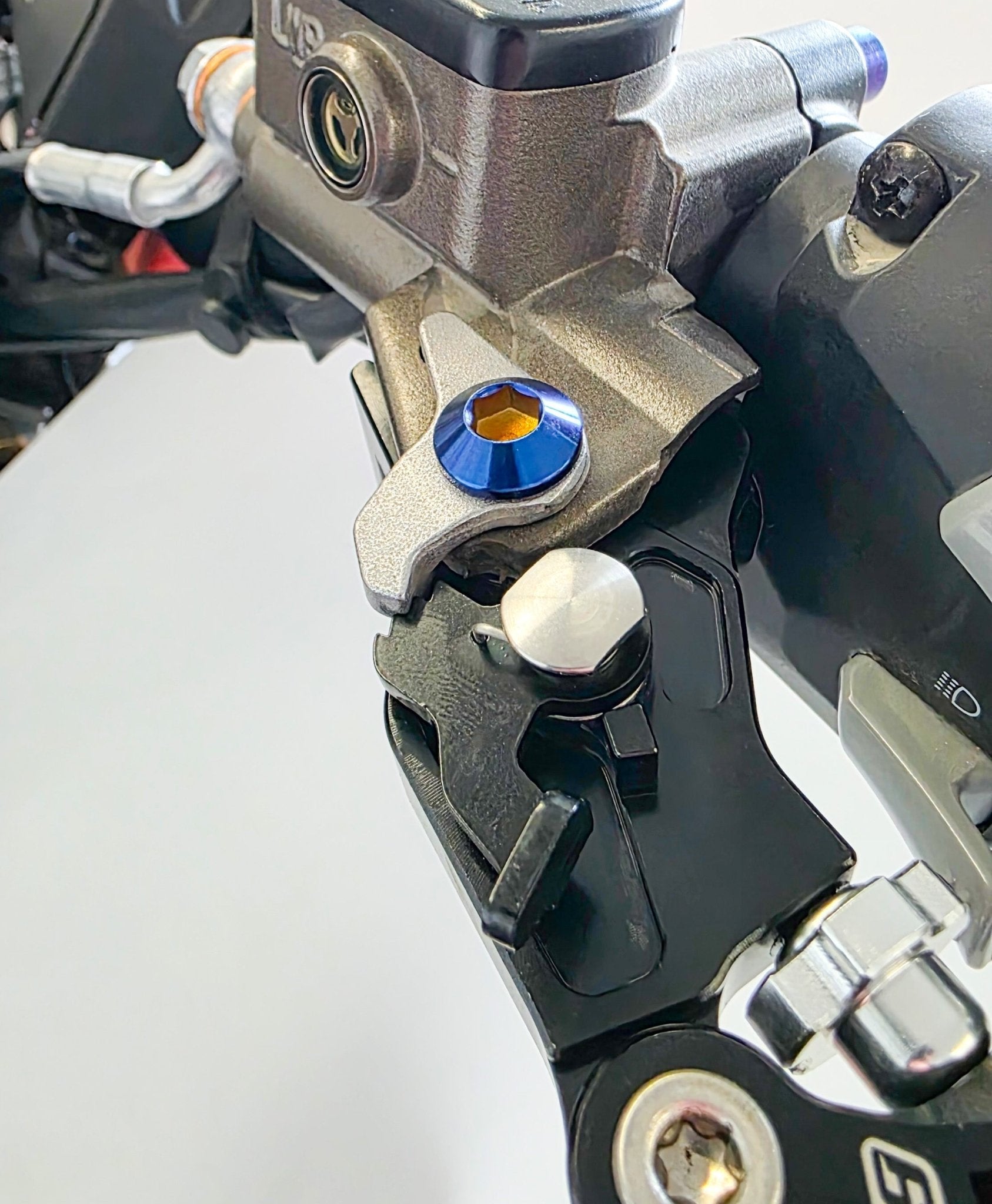 Shorty Style Ultra Bee Lever Pivot Bolts – Titanium Upgrade (Collective) - Arctic Leopard USA